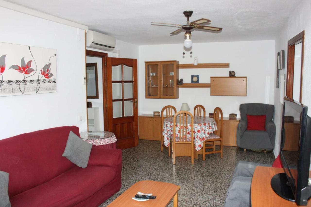 Апартаменты Apartamento Plaza Reina Малага Экстерьер фото